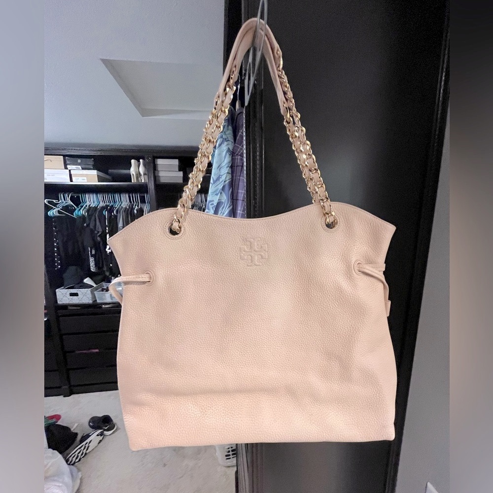 Tory Burch Light Blush Pebbled Leather Shoulder Tote with Gold Chain Handles - Picture 8 of 16